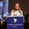 Cinema for peace Berlin 2012 Desde el año 2002 Cine para la Paz ha sido una iniciativa a nivel mundial, la promoción de la humanidad a través del cine, mientras que invitar a miembros de...