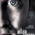 La mujer de negro Arthur Kipps es un abogado que viaja a un pueblo lejano del Reino Unido allí encontrará a una misteriosa mujer de negro que sólo el abogado ve, y que será objeto de sus sospechas.